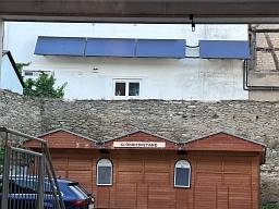 Fassadenmontage bei unebener Wand mit Versatz  © Haustechnik Lang